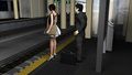 （第三者・犯人・戦利品の三点セット:PVピンク迷彩パンティ編）ガラガラの駅で超ミニスカートの女子大生（？）の真後ろに陣取って地面にカバンを置いた怪しいオヤジを見ていたら、絶対に盗撮している