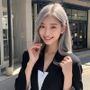 シルバーヘアの微乳お姉さんとヌード撮影