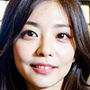 熟女CA まさかの空港で極小ビキニ撮影会