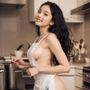 AI美女たちの素肌にエプロン特集