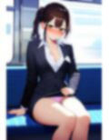 スーツのスカートからパンチラする清楚女子大生！就活中に下着のパンツをチラリ！