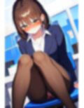 スーツのスカートからパンチラする清楚女子大生！就活中に下着のパンツをチラリ！