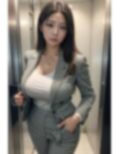 エレベーターで巨乳の女上司と二人きり 画像2