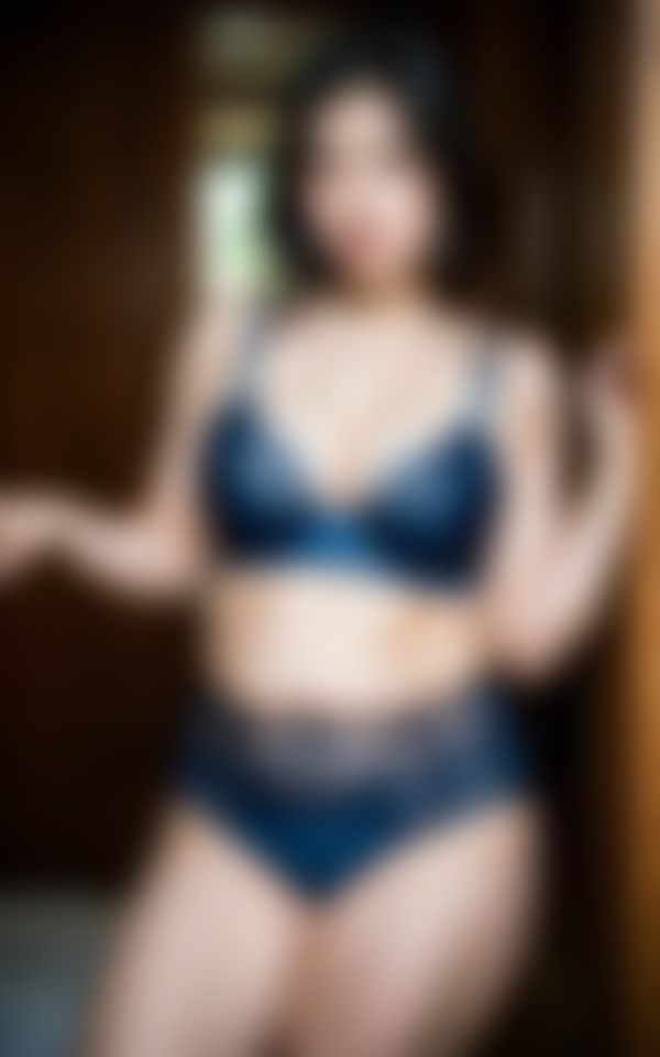 サンプル画像1:Hなお姉さんの下着姿は見たいですか？—Fカップ以上限定173人—(美熟女LAB) [d_496348]