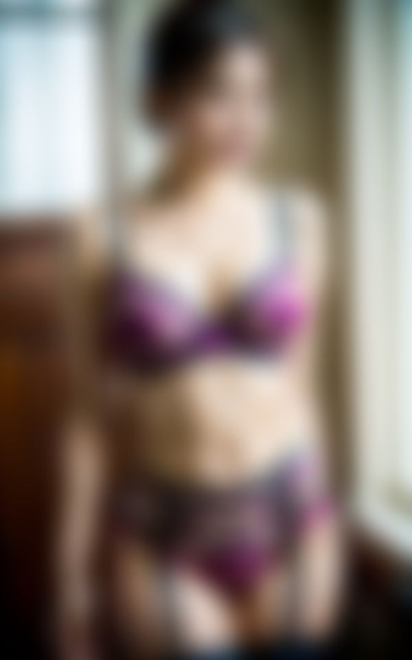 サンプル画像2:【素人】変態新妻の初めてのガーターベルト〜Hな476人〜(美熟女クラブ) [d_531046]