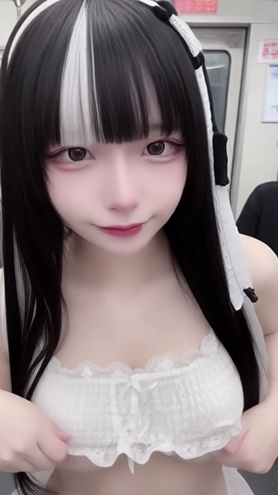 サンプル画像2:路上でポロリチャレンジ 〜地雷系編〜(sokunukiai) [d_535231]