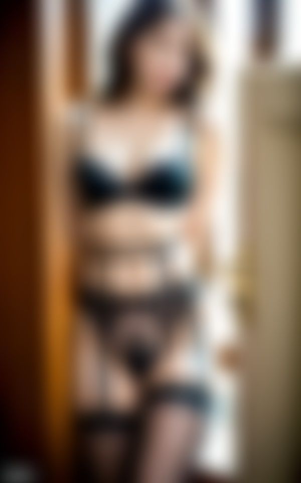 サンプル画像3:【ガーター下着】義姉の攻撃的な下着姿にメロメロ430人(美熟女クラブ) [d_543759]