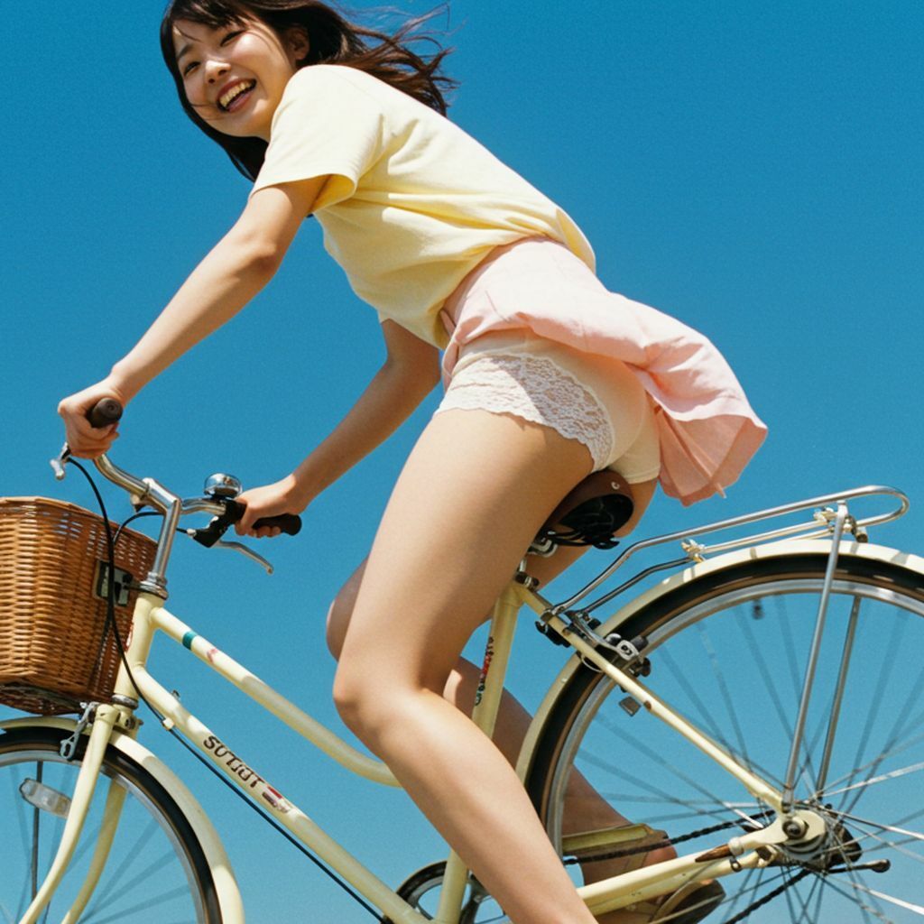 サンプル画像2:露出・パンチラ(もう限界) [d_546740]