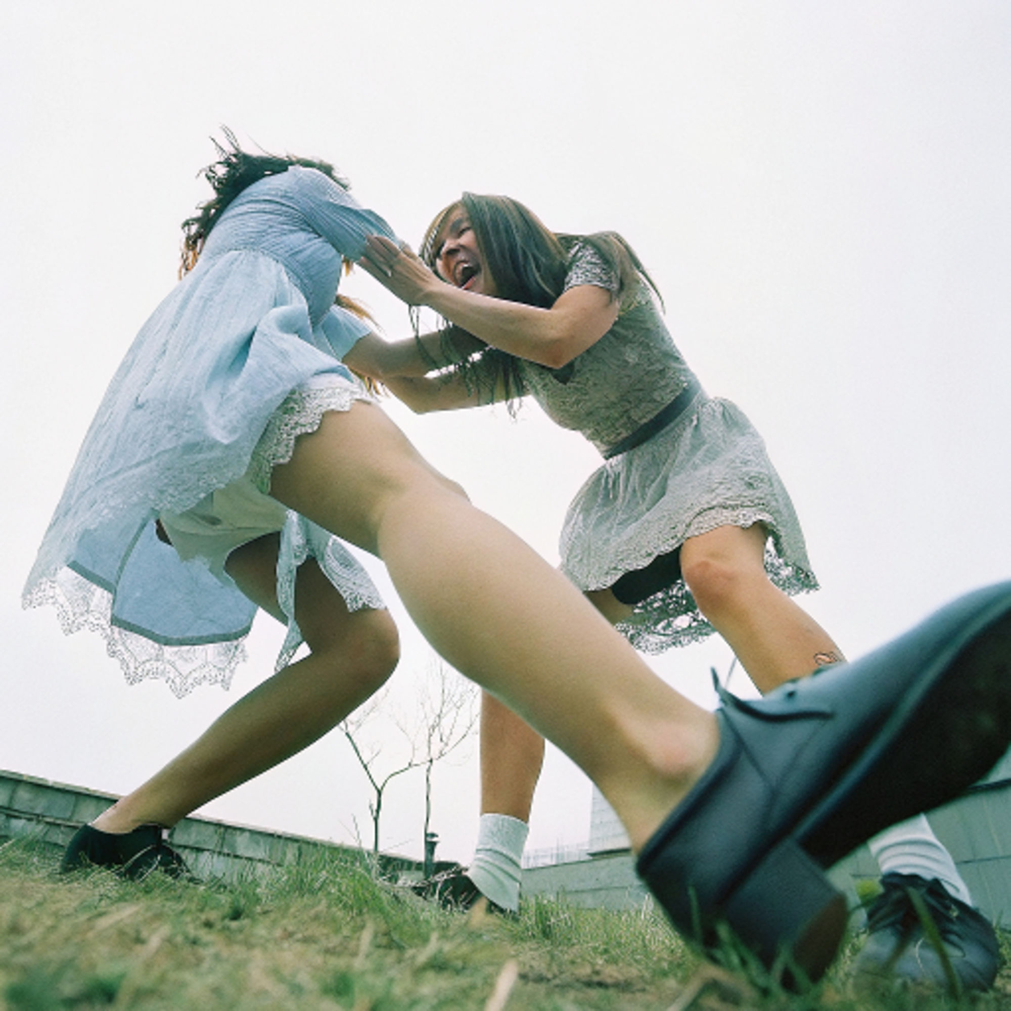 女同士の喧嘩は美しい キャットファイト Catfight レズビアン レズビアンバトル 百合 AI写真集、AI動画集  2_4
