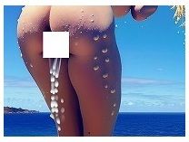 サンプル画像3:失禁写真アート:ごめんなさい、女子トイレ混んでて・・・、外でしちゃうね・・・。快晴の海のおもらしのひとこま、屋外全裸金髪女の立ち小便、爆尿一歩手前、ちょろちょろおしっこ。(EROISM‘s OPP-AI) [d_557672]