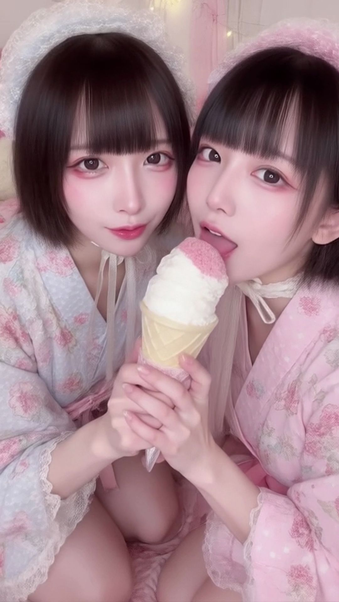 【動画】キス寸前、でもまだ…舐めてる。AI百合舐めキス映像 画像8