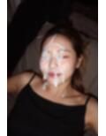 寝てるお姉さんの顔面にザーメンぶっかけ！