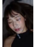 寝てるお姉さんの顔面にザーメンぶっかけ！