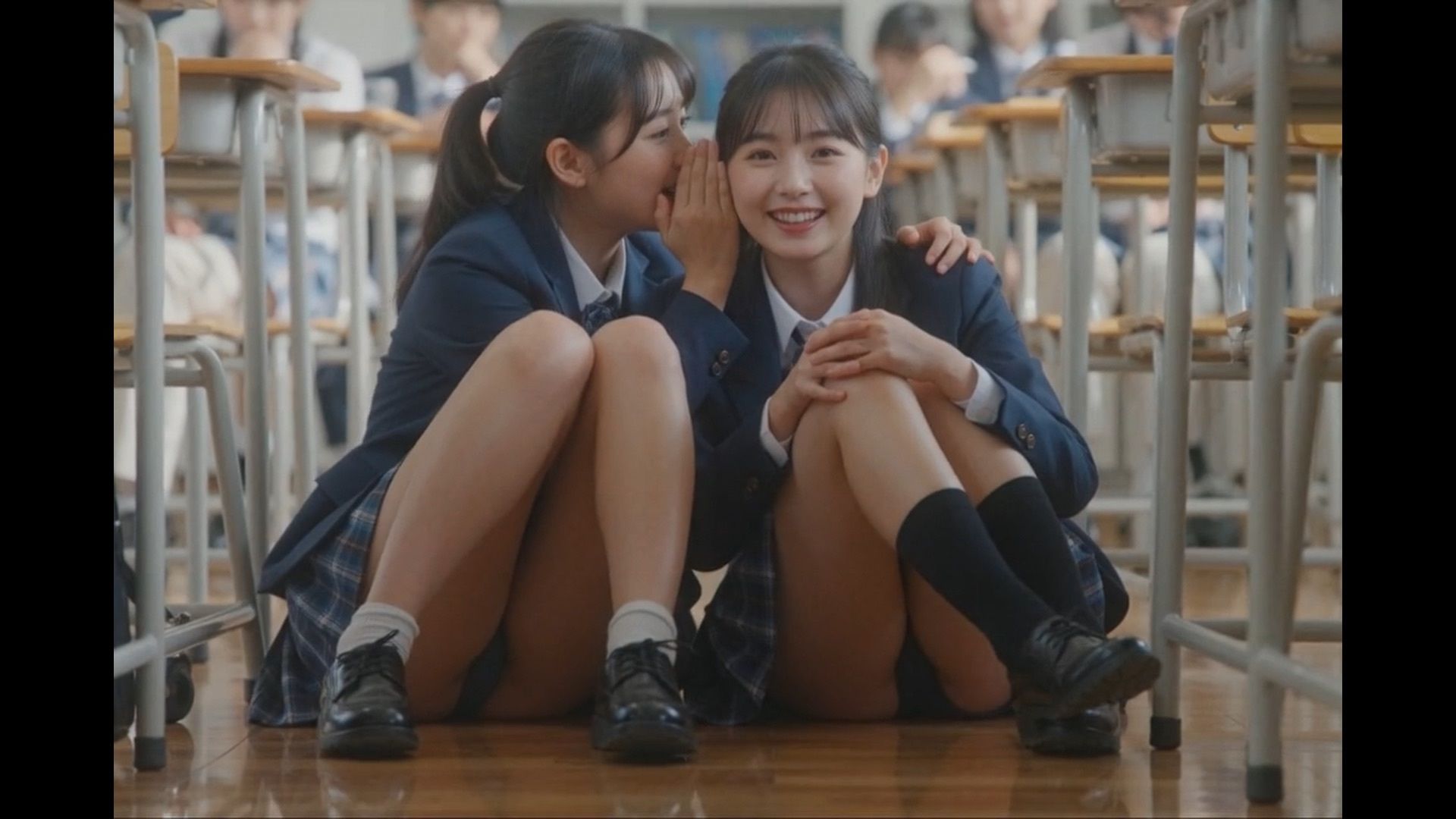 サンプル画像2:制服女子の体育座りパンチラショート動画集(Zuumiizu) [d_665370]