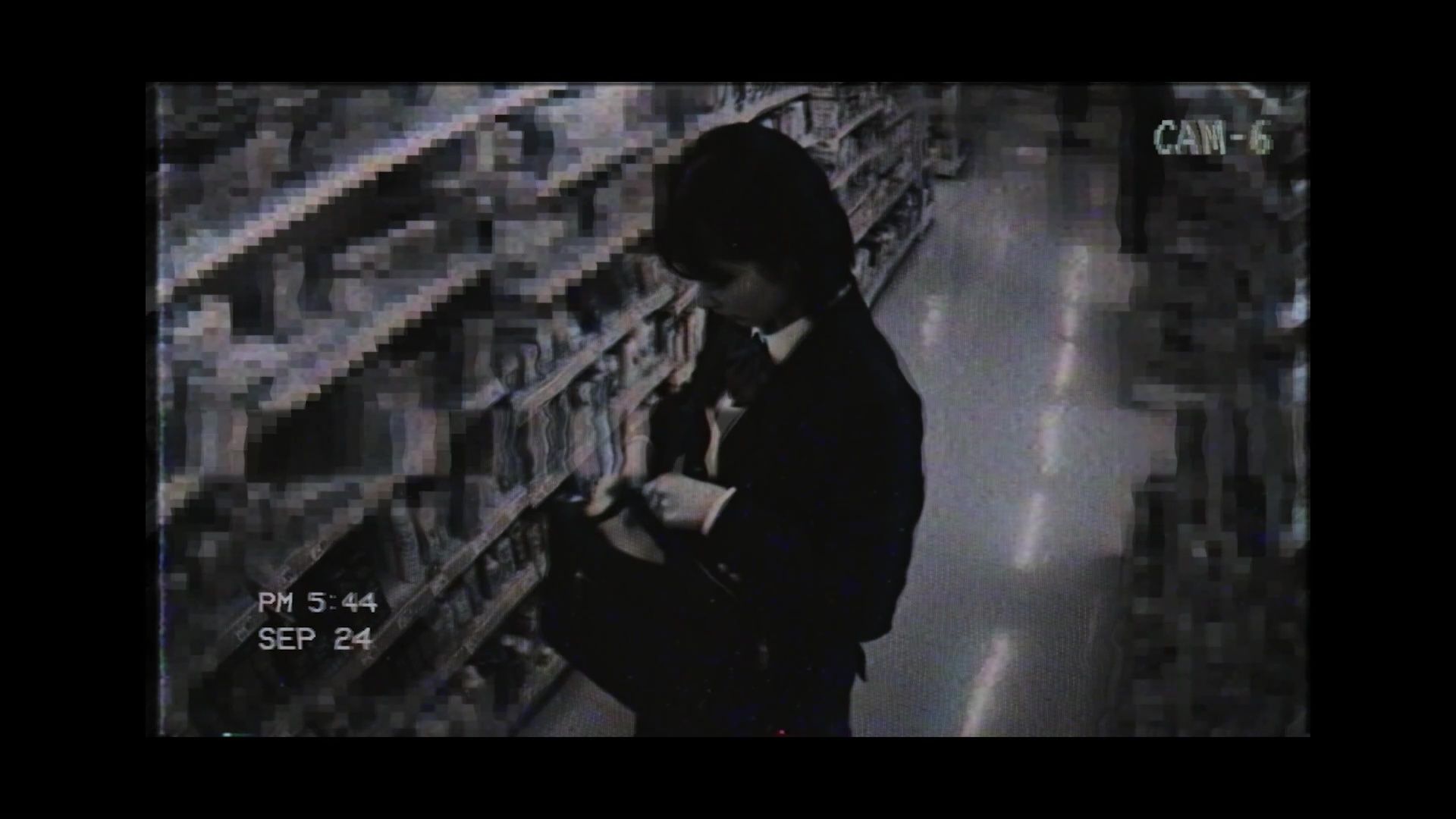 サンプル画像1:万引き女子校生のお仕置き謝罪動画 17(Blue Frames/女子校生専門) [d_674488]