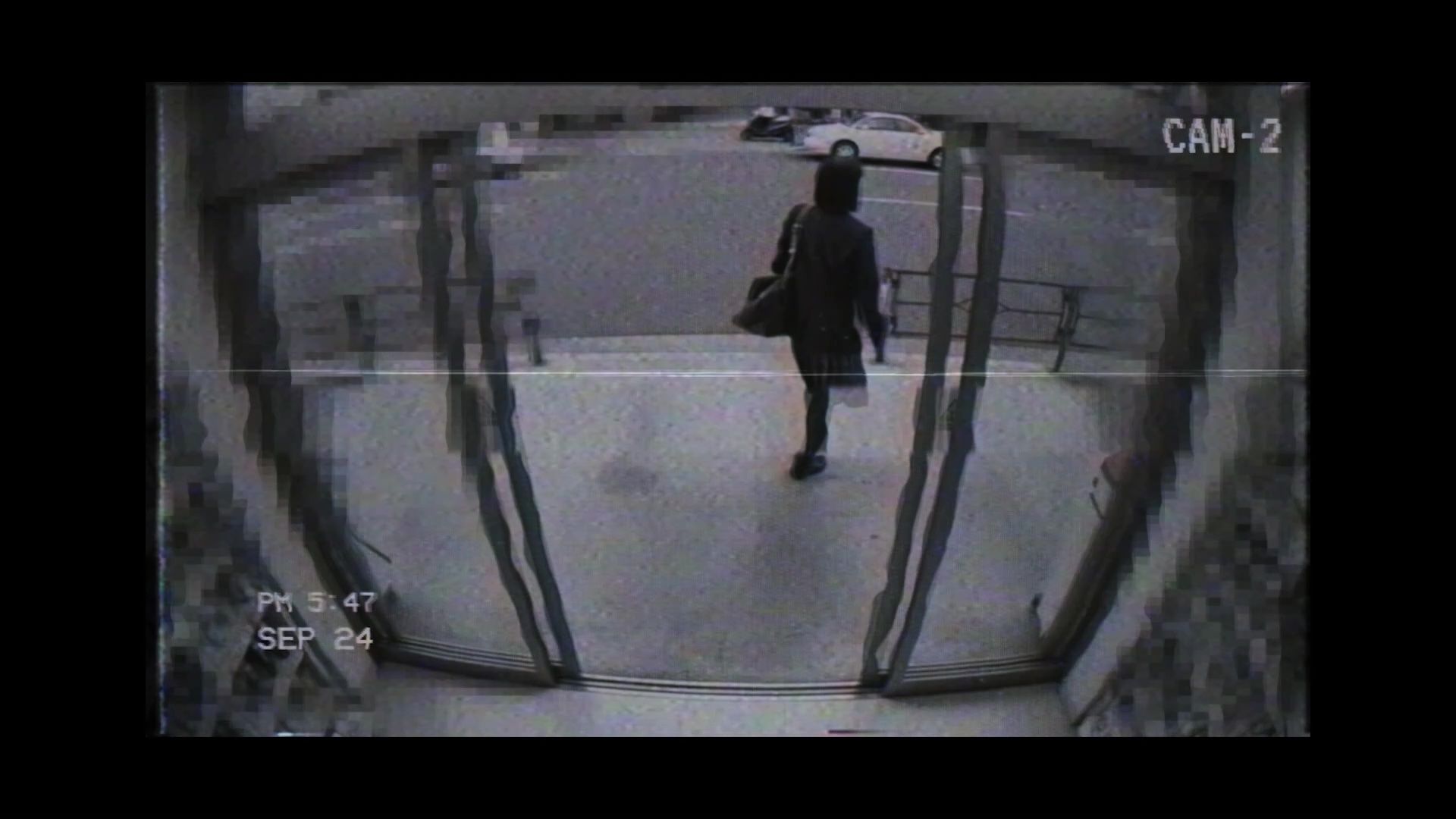 サンプル画像2:万引き女子校生のお仕置き謝罪動画 17(Blue Frames/女子校生専門) [d_674488]