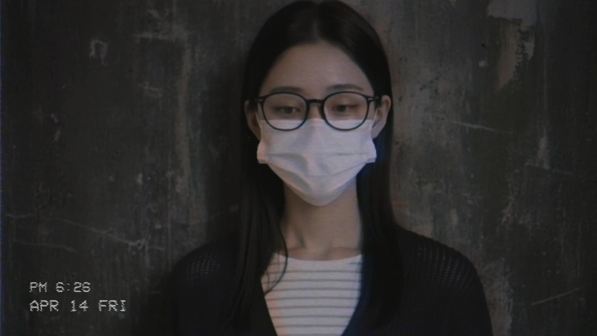 サンプル画像2:万引き主婦のお仕置き謝罪動画 9(Blue Frames) [d_680325]