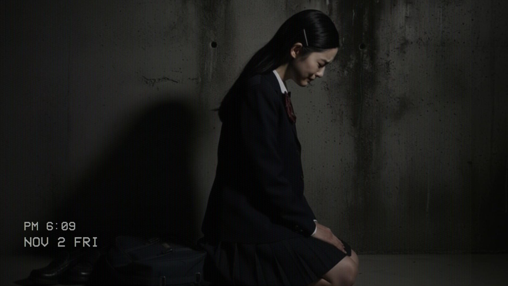 サンプル画像4:万引き女子校生のお仕置き謝罪動画 13(Blue Frames) [d_695905]