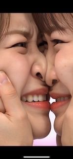 【続】相手の顔より自分の顔の方が可愛いと証明するために自分の方に顔を引き寄せぶつけ合うふたり。 画像2