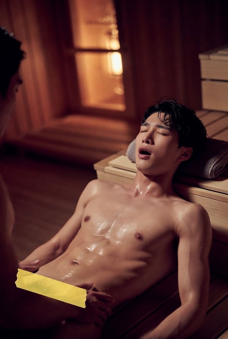 AI男子写真集サウナ行ったらイケメンが吸い付いてきた件 4枚目