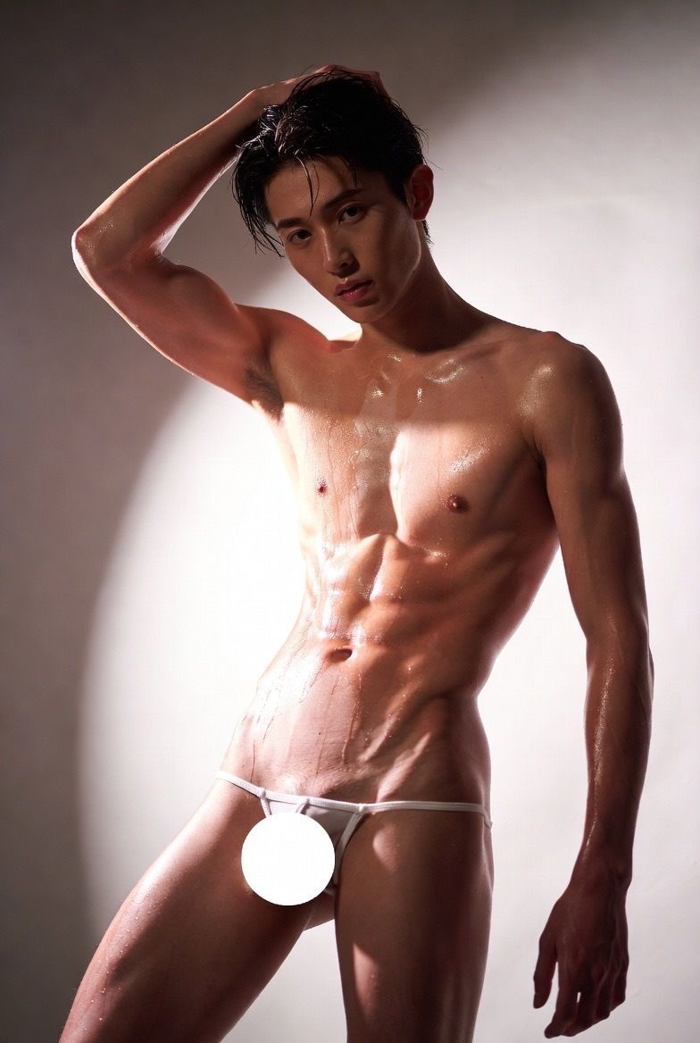 AI男子写真集吸い付く白パン