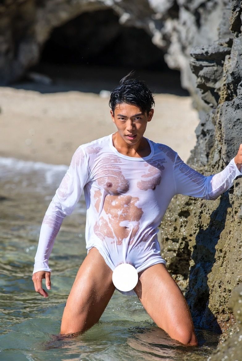 AI男子写真集安いラッシュガード買ったら海で溶けた件