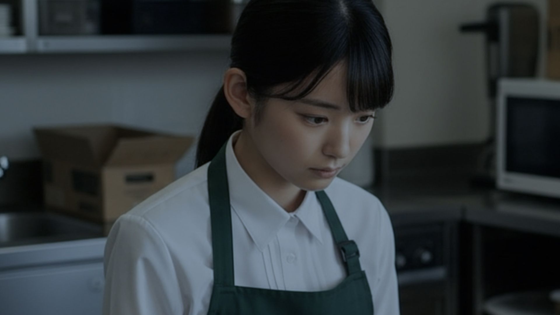 サンプル画像2:新人女子校生バイトのいじめ記録(Blue Frames) [d_708749]