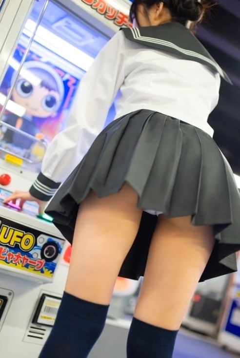 サンプル画像2:盗撮風動画 vol.4 女子校生 UFOキャッチャー編(Tomomix.ai) [d_709452]