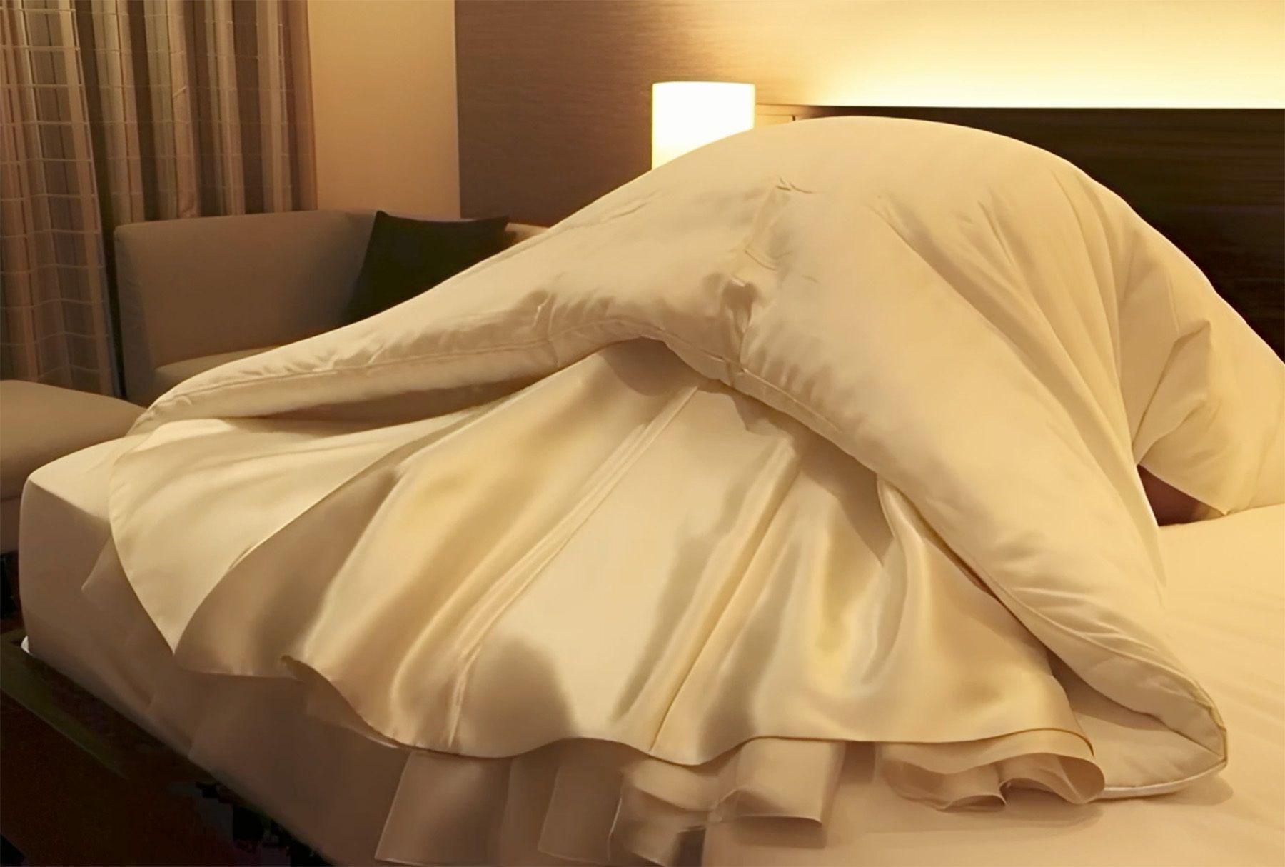 サンプル画像2:ホテルでドレスエッチ動画（ドレス美少女46）(Dresscco) [d_711725]