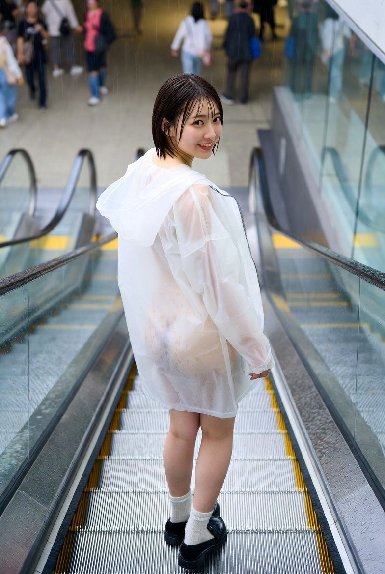 レインコート露出 画像1