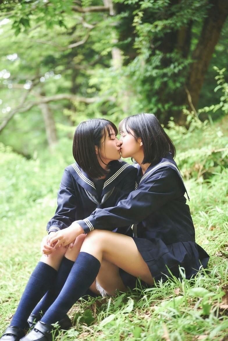 サンプル画像1:女子校生 百合Kiss(AI女子写真集) [d_713498]