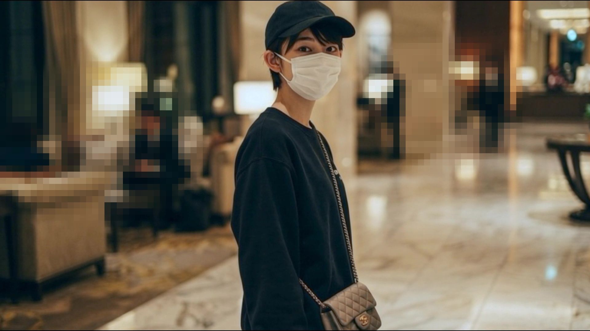 サンプル画像3:美人インフルエンサーの秘密の動画(Blue Frames) [d_714096]