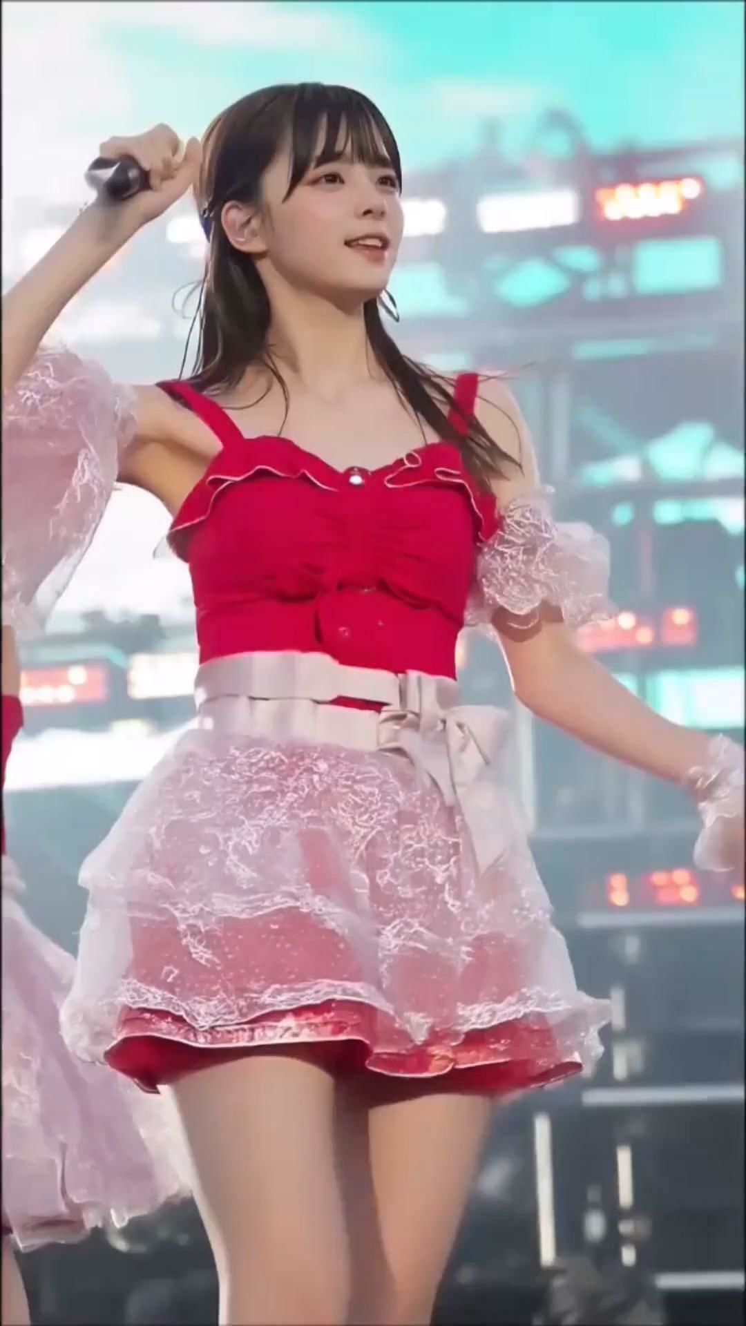 【エロ漫画】実写系！アイドルが脱ぐ動画41