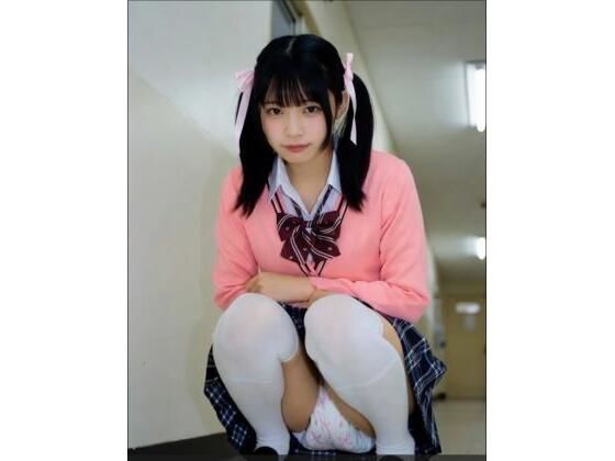 ピンクカーディガンとオムツ 画像1