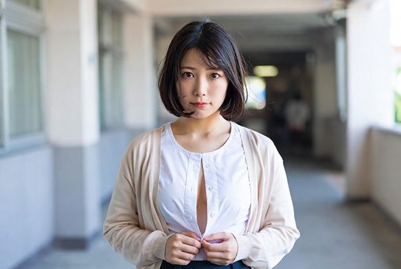 裸の女教師 画像1