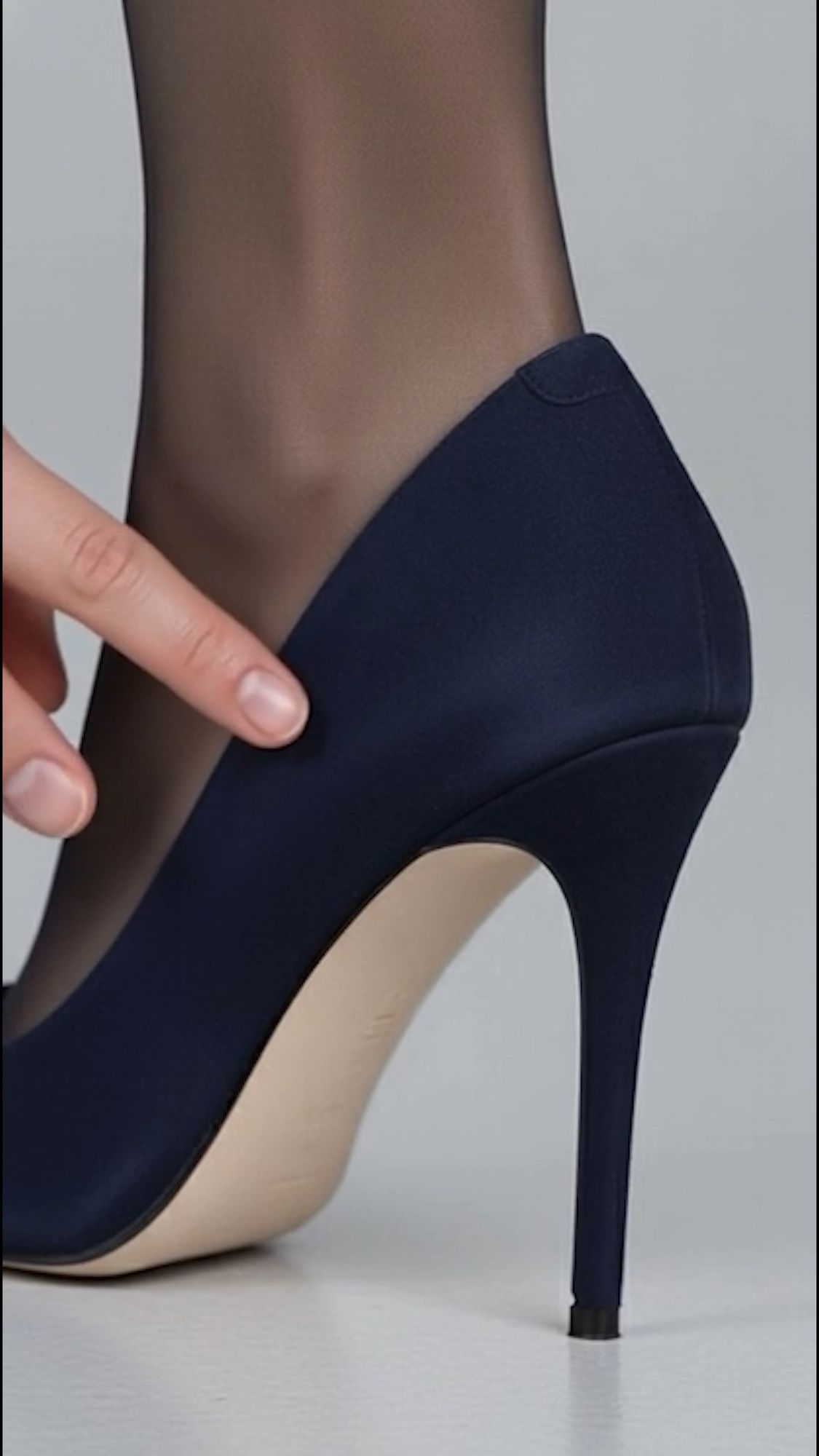 【脚・胸】バーチャルRQ:パンストを包む肉感的な「あんよ」の至近距離観察 画像6