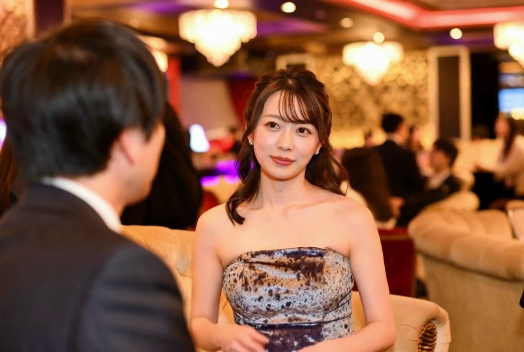 【厳選美人キャバ嬢43名】乳首ポロリ天国！〜見せたがるエロキャバのちくび全部見せちゃいます〜 サンプル7