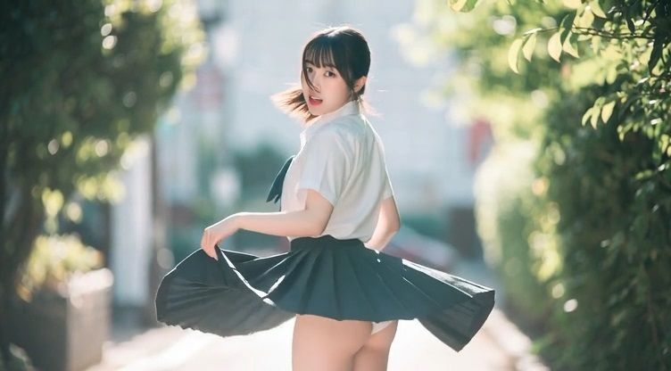 【神アングル】目の前で見える…制服コスのリアルパンチラ集 画像4