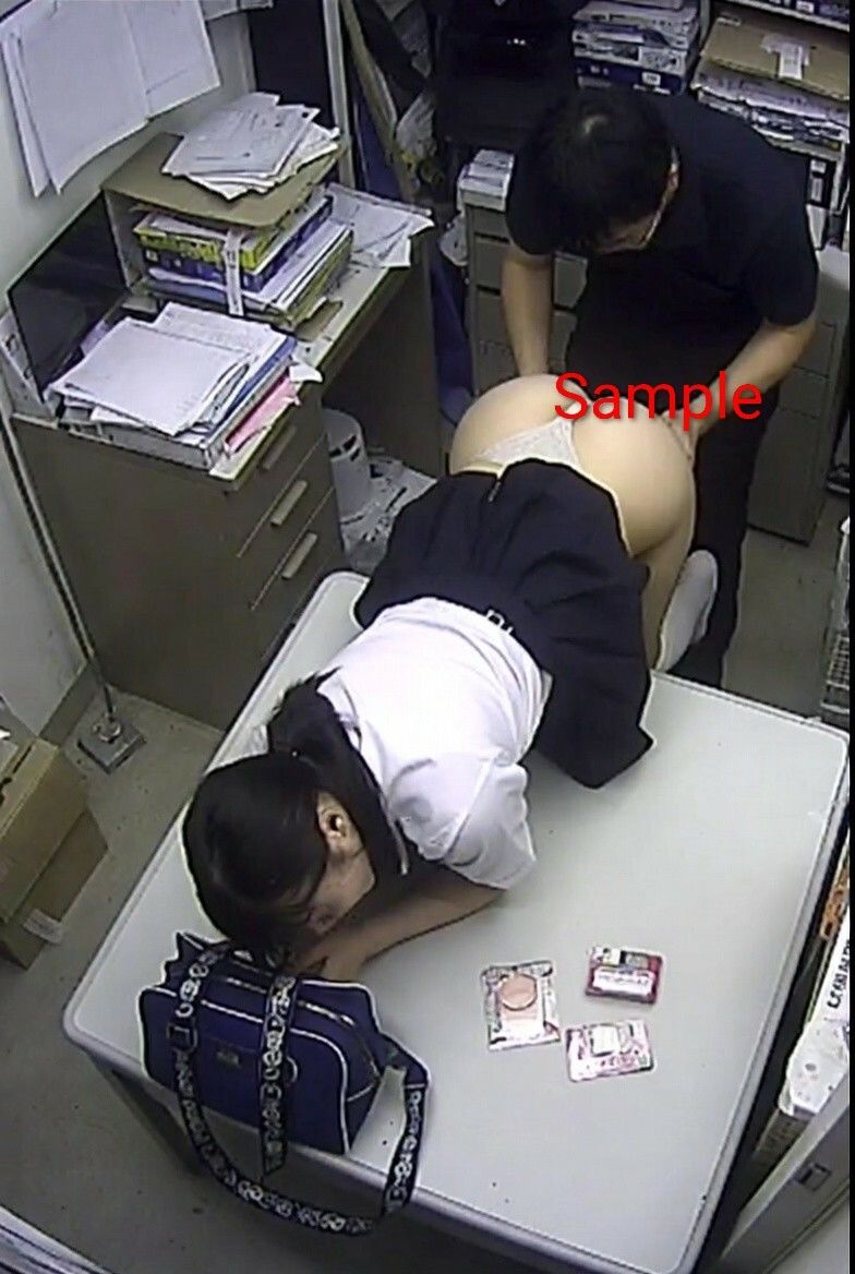 万引き女子 完全敗北！ 監視カメラ風リアルAI画像300枚 サンプル画像 5