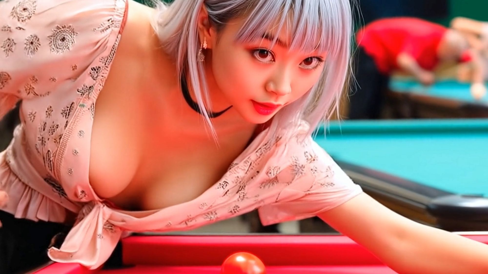 妄想21 ビリヤードで胸の谷間を見せつける美女 AI生成動画 サンプル3