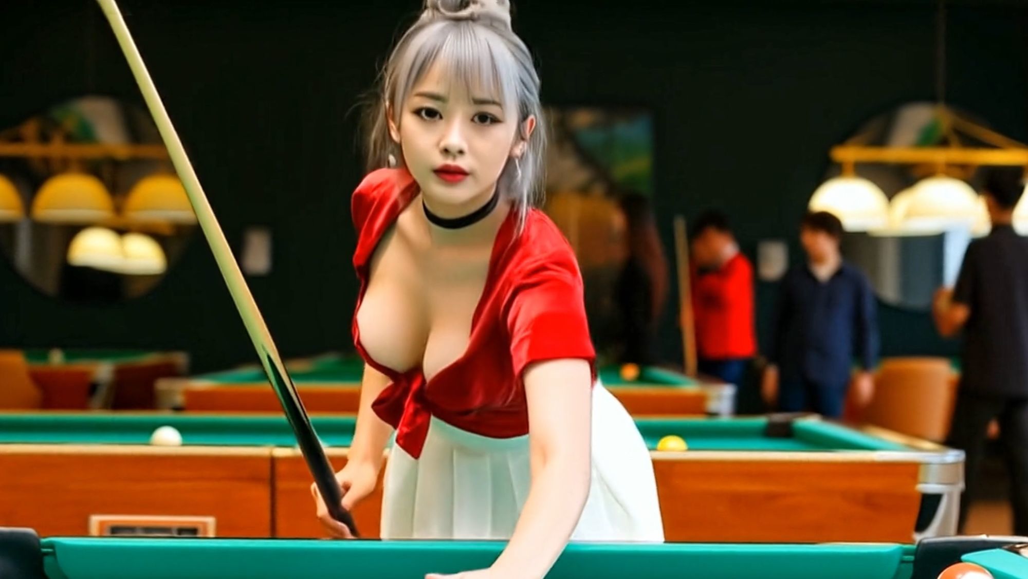 妄想21 ビリヤードで胸の谷間を見せつける美女 AI生成動画 サンプル7