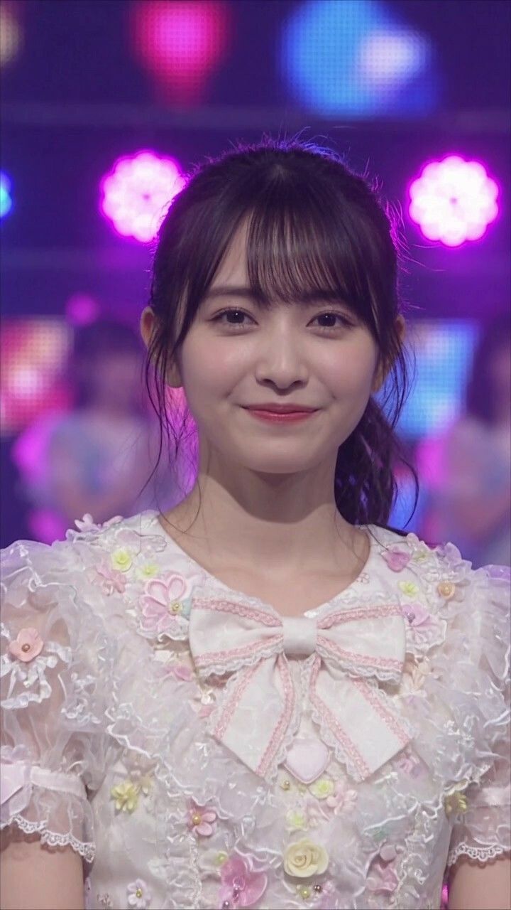 【第2弾】アイドルがライブ中にテンション上がりすぎて「出るよ!乳首出るよ!」と叫びながら服を破り捨ておっぱい全開! 大勢のファンが見てる前で乳首見せびらかし連発の衝撃映像 画像3