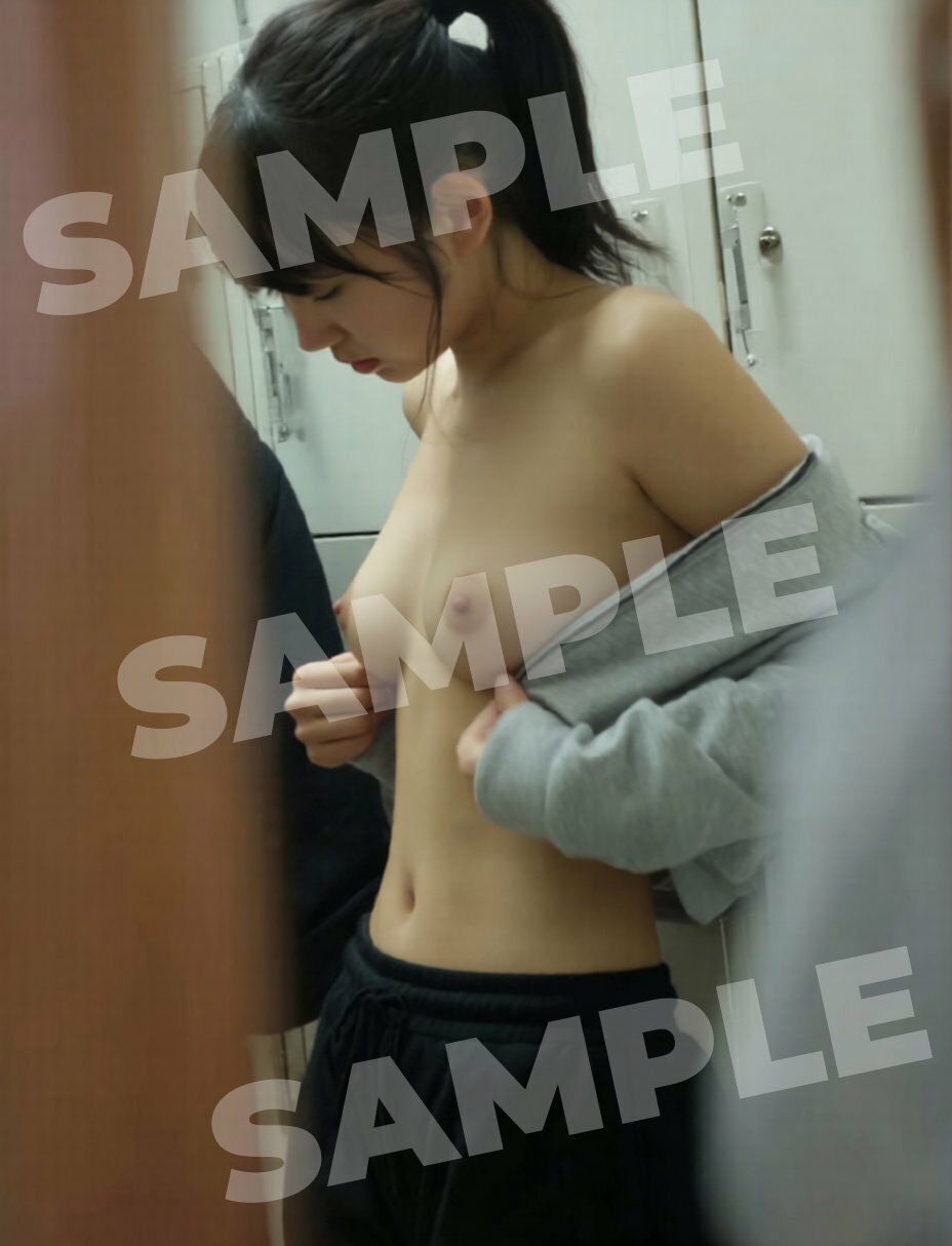 AIでしか覗けない、好奇心と背徳感の世界「更衣室」IIーnakedー 画像3