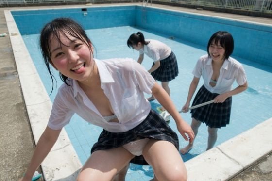 真夏の濡れ透け女子学生