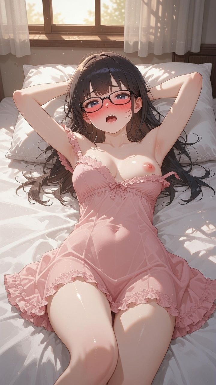 【メガネ女子×6種の下着】 普段は見せない彼女の無防備な着替え30P 1枚目