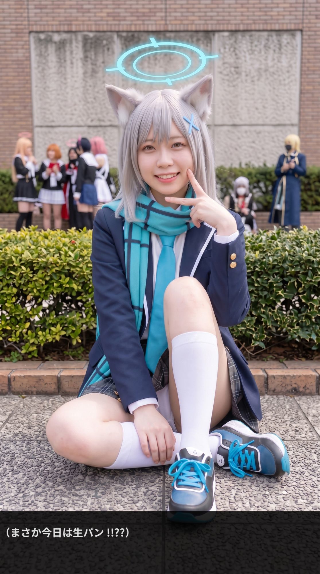 【前編】隙だらけな銀髪コスプレイヤーのパンチラ・ブラチラをカメコ視点で撮りまくる！【デジタルコミック風/AI写真集】 サンプル4
