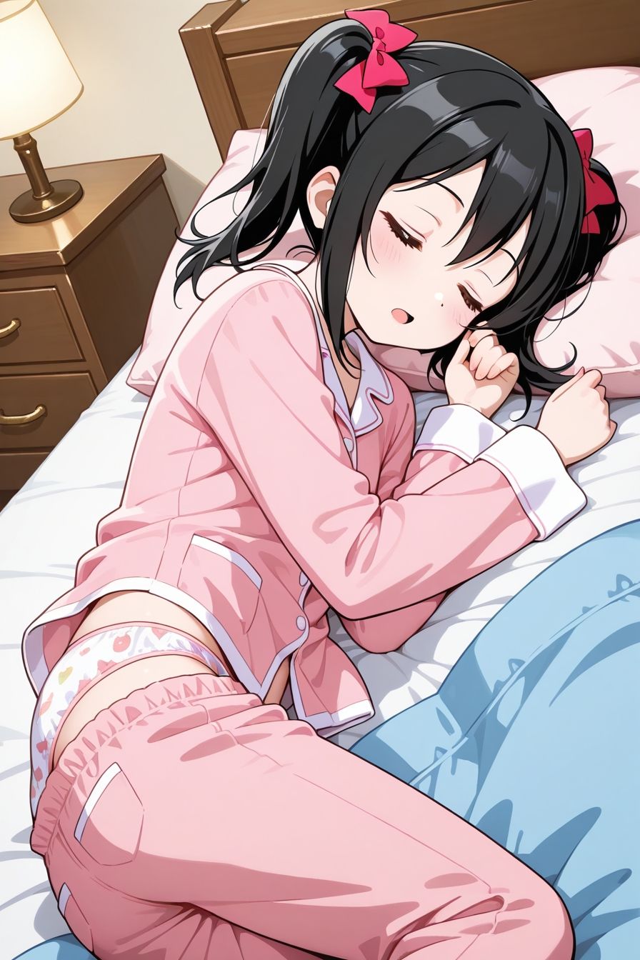 熟睡無防備アイドルにえっちないたずら! 画像1