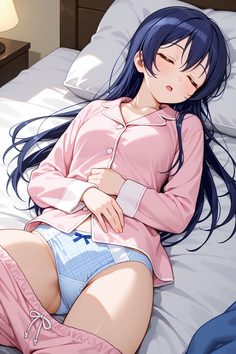 熟睡無防備アイドルにえっちないたずら! 画像2