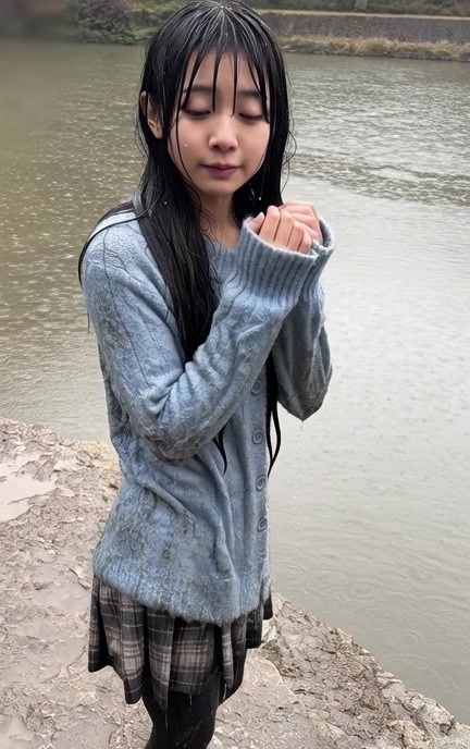 【AI動画259本】着衣ずぶ濡れ WET COLLECTION Vol.1｜池・川で全身びしょ濡れ 画像9