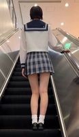 ［AI動画・スマホ特化］ エスカレータで見かけた可愛い子…やることやってるんだ…〇K編の作品画像 4